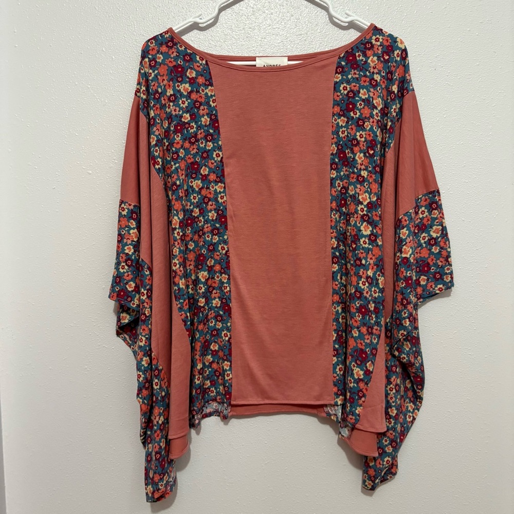 ANDREE BY UNIT Floral Boho Hippie Poncho Sleeve Floral Shirt Size Medium.